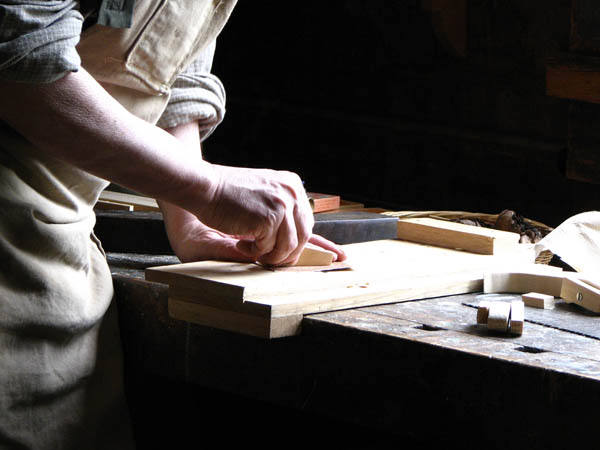 Nuestra <strong>carpintería de madera en  Nava de Santiago (La)</strong> es una empresa de <strong>herencia familiar</strong>, por lo que  contamos con gran <strong>experiencia </strong>en la profesión.